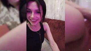 Anisahvip дрочит игрушкой свою узенькую писю и пытается кончить. Часть II