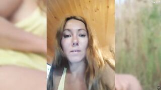 KatyCooper дрочит игрушкой свою писю