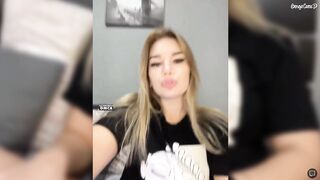 девочка в футболке