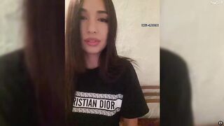 miss-Adeliya дрочит пальчиками свою волосатую писю и попу