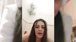 krissexyyy дрочит игрушкой попу с Lovensом в писе