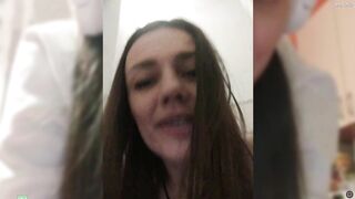 krissexyyy дрочит игрушкой попу с Lovensом в писе