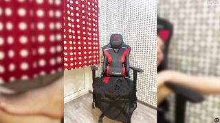 DIVORA дрочит игрушкой и вибратором свою писю и кончает