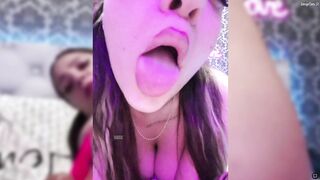 vipbrunetka дрочит игрушкой свою писю с Lovensом внутри нее