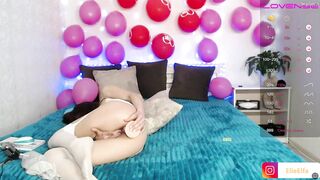 elfaelle дрочит игрушкой и Lovensом свою писю и кончает