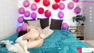 elfaelle дрочит игрушкой и Lovensом свою писю и кончает