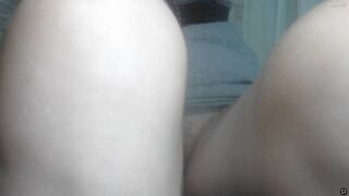 bastadasta дрочит игрушкой свою писю с Lovensом внутри нее и кончает немного смазкой