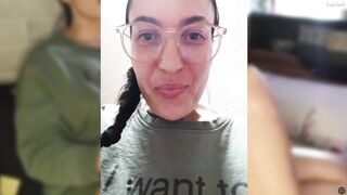 marina4love показала свою волосатую, влажную и мокрую писю с попой