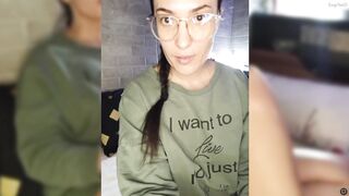 marina4love показала свою волосатую, влажную и мокрую писю с попой