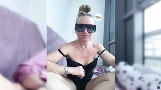 0tsos дрочит немного игрушкой и пальчиками свою гладко подстриженную писю. Часть I