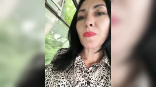 -KarolinaMilf- (пися в трамвае)