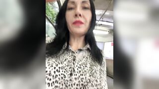 -KarolinaMilf- (пися в трамвае)