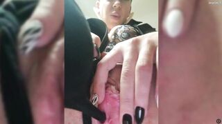 melidark дрочит каблуком свою писю, а потом облизала его