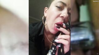 melidark дрочит пластмассовой бутылкой свою писю и кончает смазкой