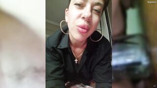 melidark дрочит пластмассовой бутылкой свою писю и кончает смазкой