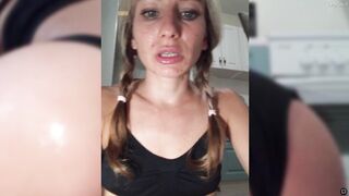 marysiaxxx дрочит большой игрушкой и вибратором свою писю и сквиртует