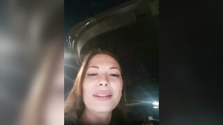 Показала сиски охраннику магазина и прохожему дала потрогать.