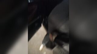 Показала сиски охраннику магазина и прохожему дала потрогать.