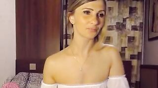 marisabelka сняла трусики и взяла игрушку