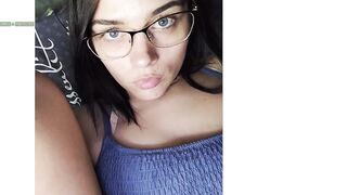 alinaor4ikova дрочит пальчиками свою писю