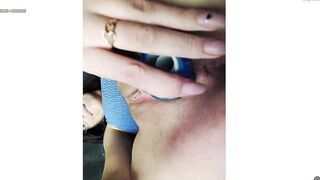 alinaor4ikova дрочит немного игрушкой свою писю