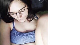 alinaor4ikova дрочит немного игрушкой свою писю