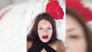 allisonxstar дрочит немного пальчиками свою писю