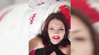 allisonxstar дрочит немного пальчиками свою писю