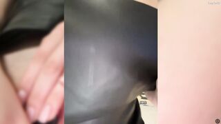 mexika3 дрочит игрушкой и вибратором свою писю и кончает немного смазкой