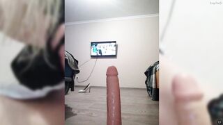 khristi дрочит игрушкой свою попу и кончает смазкой