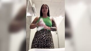 Онлайн-эровидеочат с KROSHKA_N на BongaCams 2024-07-18 15_58