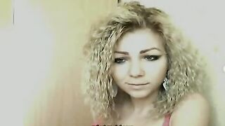 Кучерявая блонда