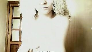 Кучерявая блонда