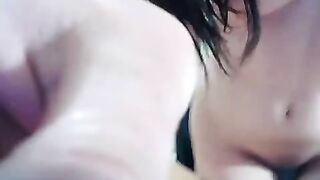 yulia0000 прыгает на кресле