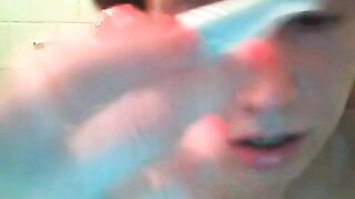 Баунти бреет брови)