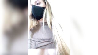 DORY_ шлюха играется в подъезде 2