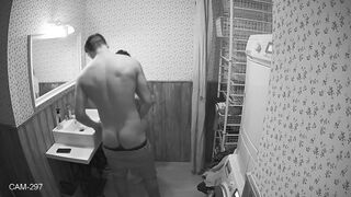 SpyGasm 2019-03-02_Kevin-Amelia_toilet