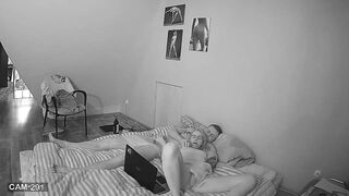 Ryan трахает Kelly в первый день на проекте