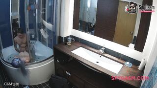 Amateur group sex in the bathroom