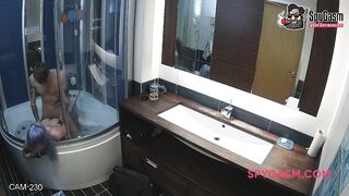 Amateur group sex in the bathroom