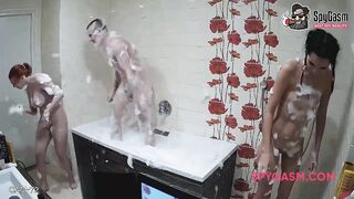 Foursome bubble orgy in the bathtube