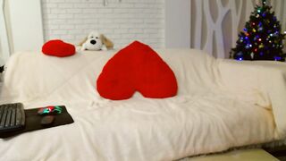 L0rraine, _avrora_, ur_number1 бананами трахает себя в жопу и пизду