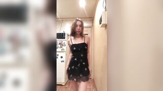 ДЕВИЦА ДРОЧИТ