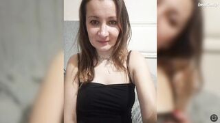 Yulia777 подрочила немного игрушкой свою писю