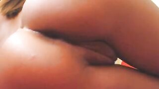 SweetLorette показывает свою сексуальную жопу