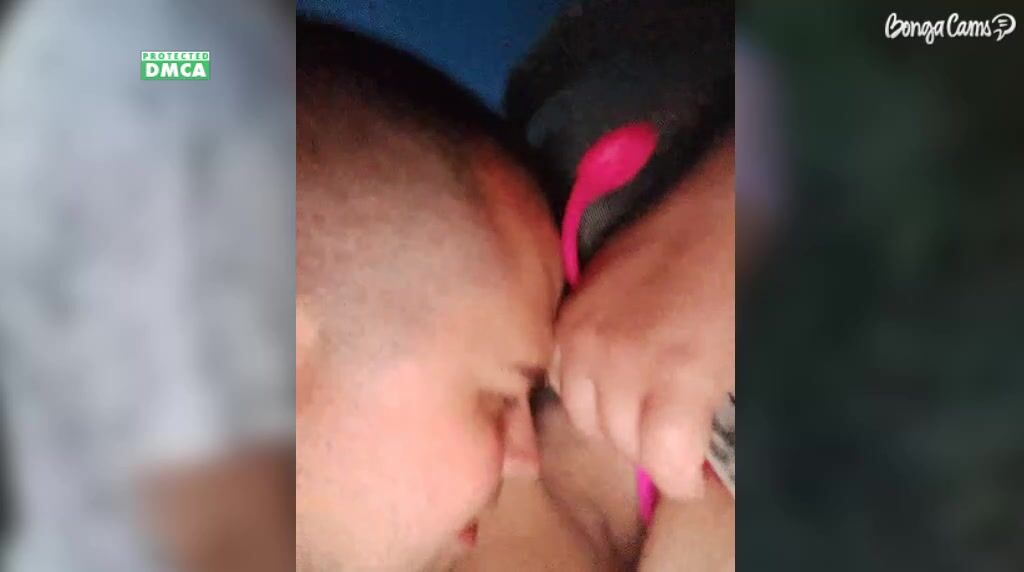 alisa-mi Отодвинула трусики в сторону и дала полизать пизду своему ебырю