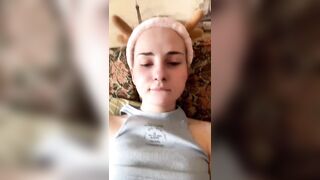 ДЕВИЦА ДРОЧИТ