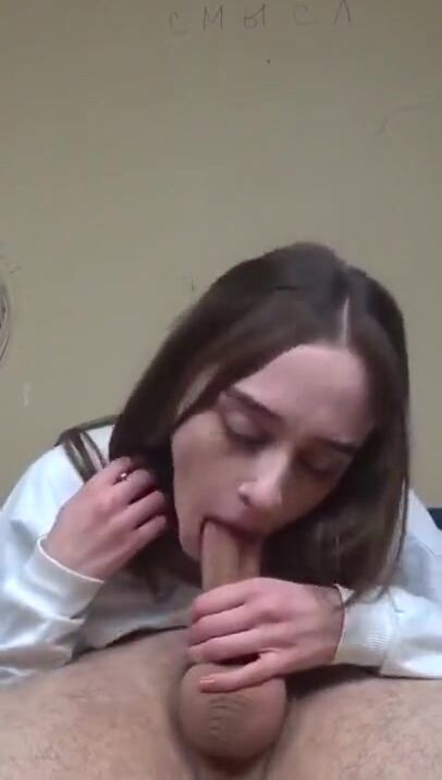 ДЕВИЦА ОТСОСАЛА