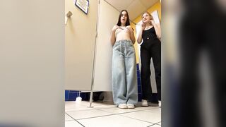 ДВЕ МОДЕЛИ В ЧАТЕ