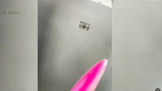 LedyMiya дрочит игрушкой, черным вибратором, вместе с Lovensом свою писю и кончает